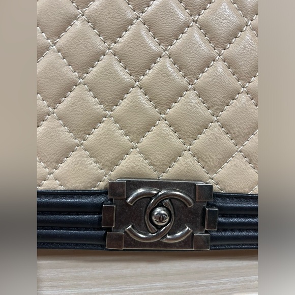 AUTHENTIC RARE CHANEL 2 TONE LARGE BOY BAG. BOX, CARD, DUSTBAG - Picture 7 of 11